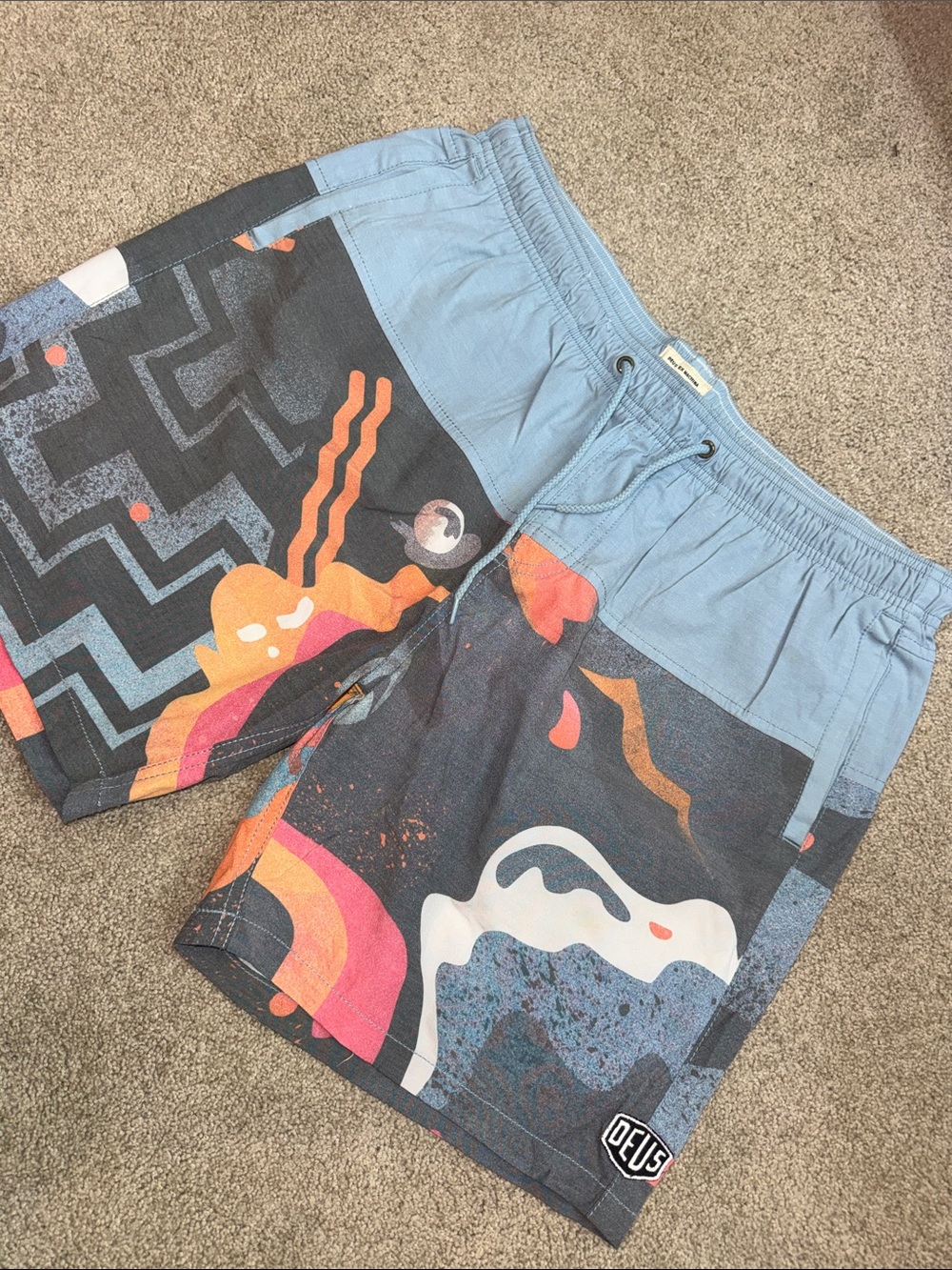 Deus Ex Machina Bali Swim Trunks Large 7” inseam